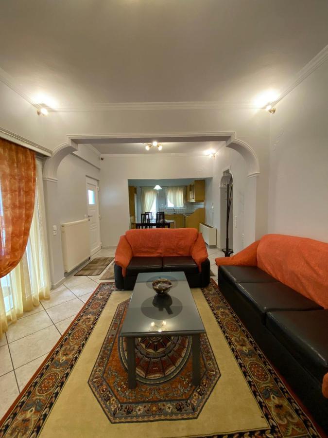 Apartment Sitara's House Karpenísion